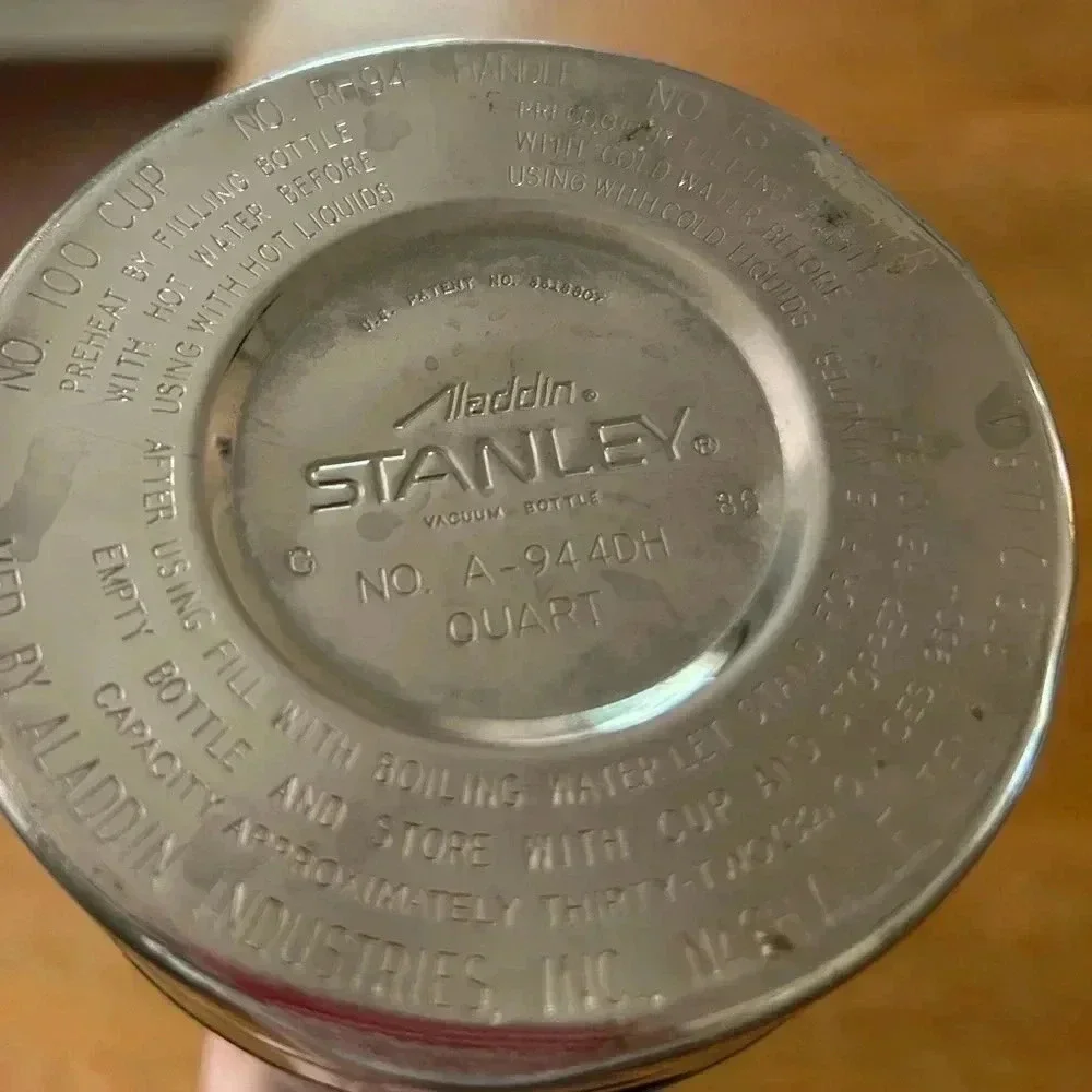 Vintage Stanley Aladdin Vacuum Thermos
A-944DH Quart With Pour Through Lid USA - Picture 7 of 11